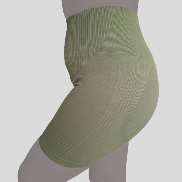 شورتک زنانه سیملس پشت چین دار گرم بالا